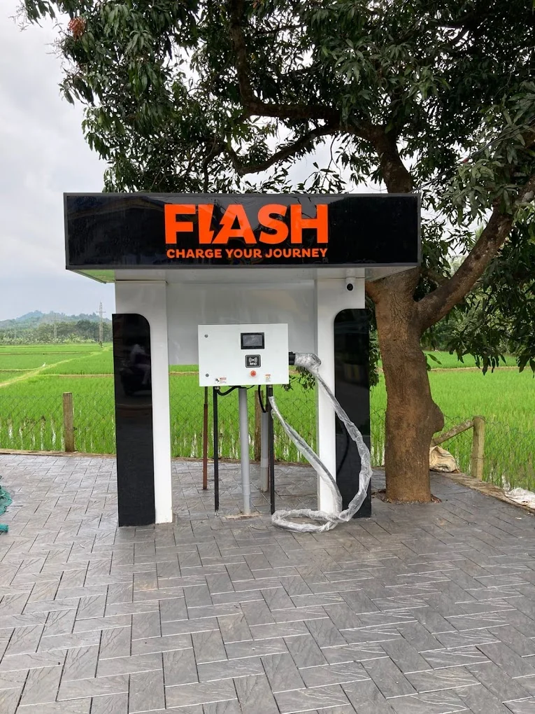 Illuminated Flash Charge box station charging at night